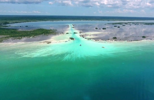  穿越海盗海峡 