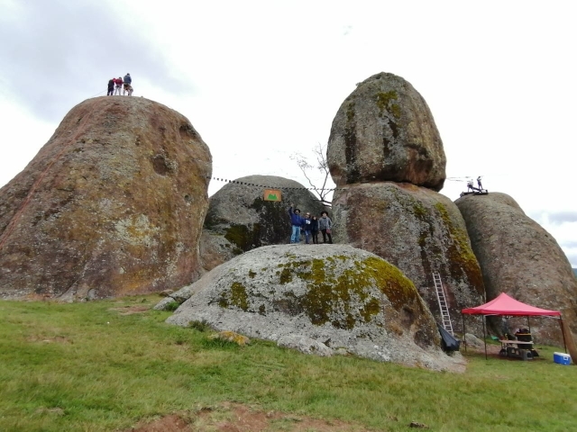  Tour of huge stones 