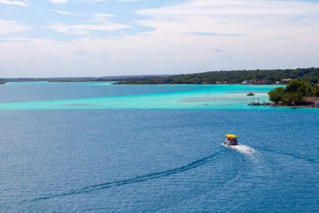  laguna-bacalar-passeo-lancha 