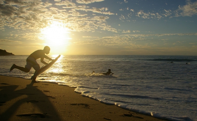  Fare surf al tramonto 