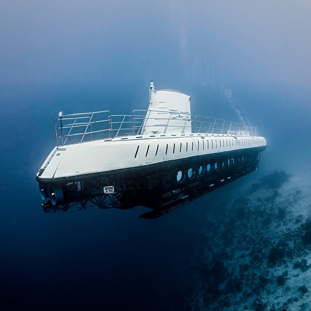  Travel in a submarine 