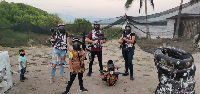Família jogando Gotcha 