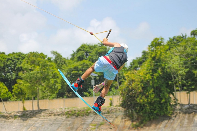  Salto con tavola e cavo 