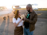 Vol romantique avec vin et pancarte à Guadalajara