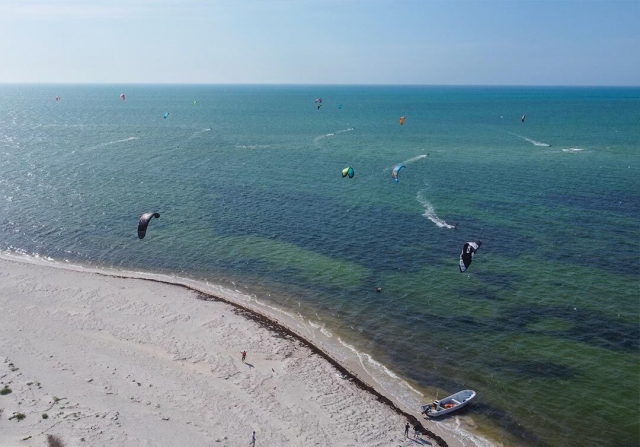  Fly over the sea 
