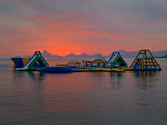  Coucher de soleil et parc gonflable 