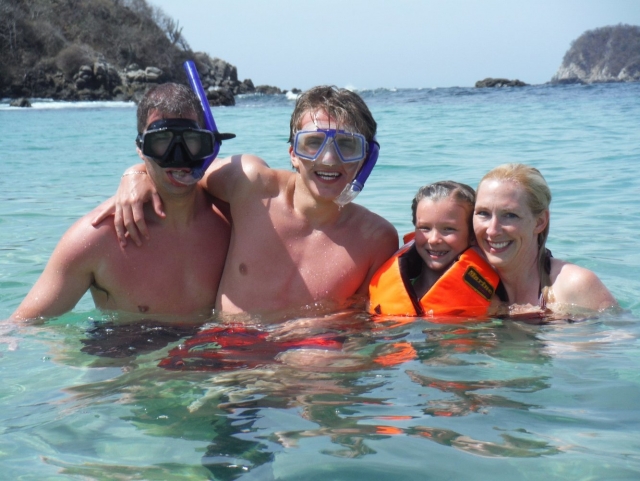  Swimming with the family