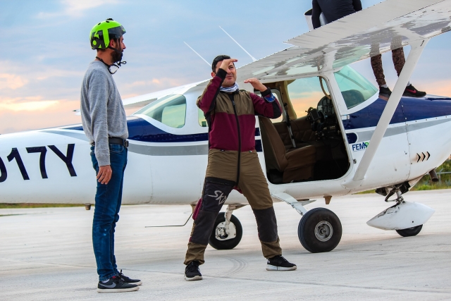  Aereo per paracadutismo 