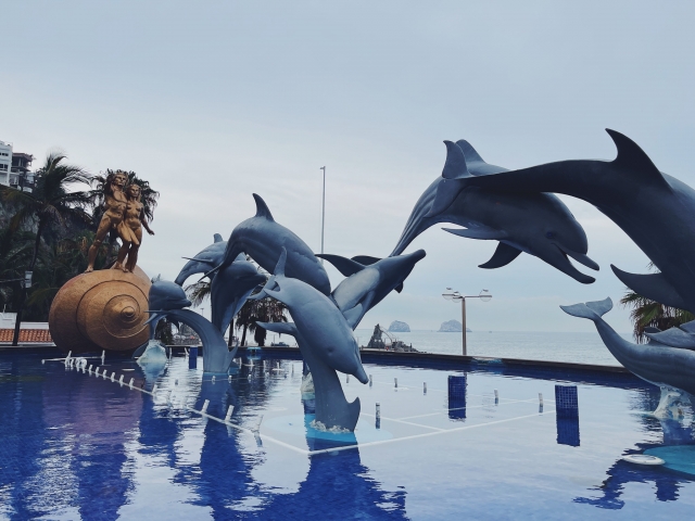 fuente de delfines