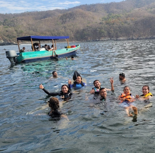  Schwimmen im Meer 
