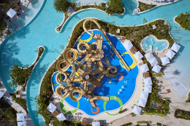  Panoramic view of the water oasis 