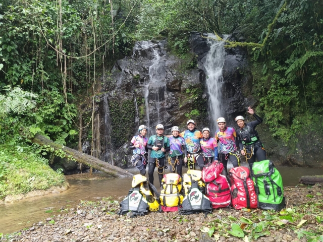  Canyoning mit Freunden 