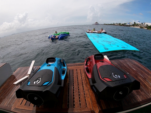  scooter no mar 
