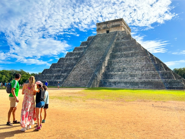 Tour a pirámide maya