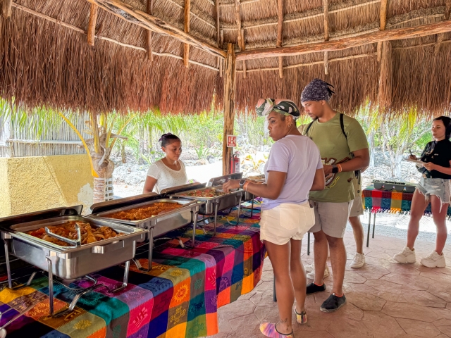  Comer alimentos mexicanos 