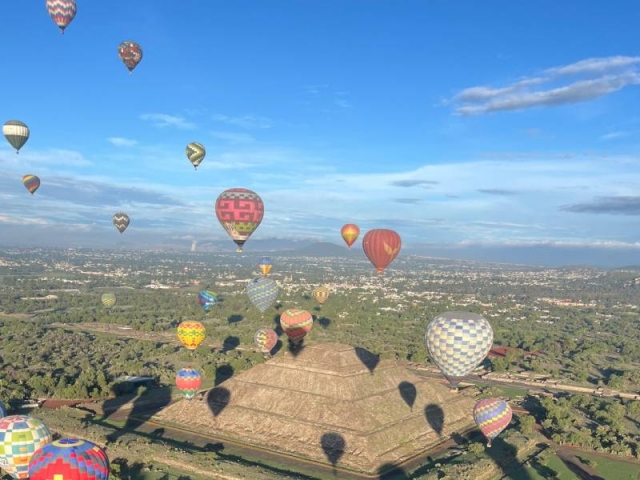 Volando en globo en teotihuacán
