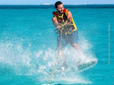 Wakeboard o esquí acuático 30 minutos en Cancún