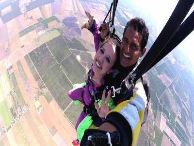 Parachute Jump couples Video, Photos Apodaca