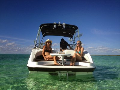 Paseo en bote en Cozumel por 4 horas