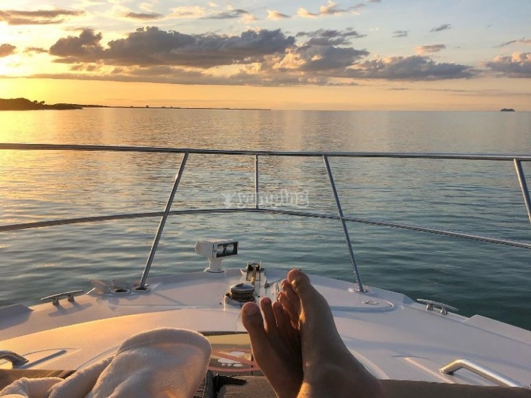 Tour en yate al atardecer en Cozumel por 3 horas desde $18301 | Yumping