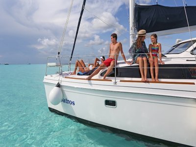 Catamarán en Cozumel por 6 horas