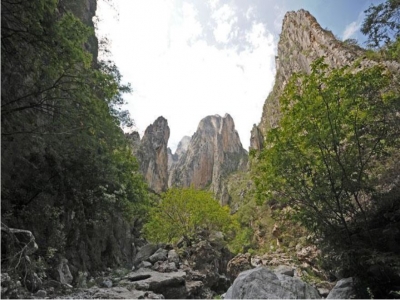 Multiadventurous package in El Gigante Canyon