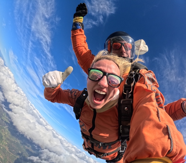 Emocionanle salto en paracaídas