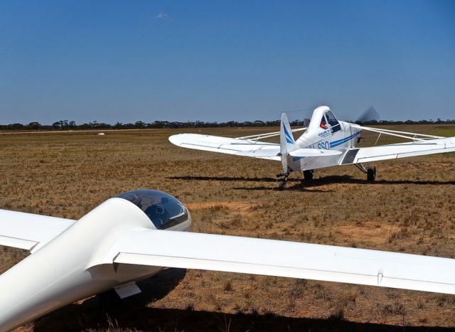 Planeador y avion remolcador