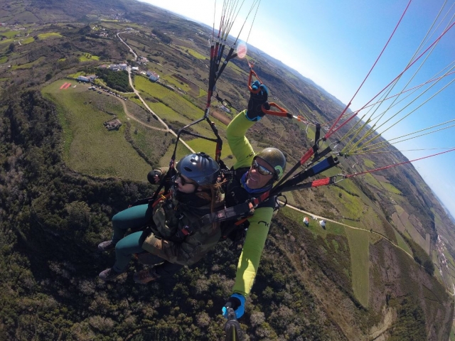 Grabando el vuelo en parapenle en Montijo