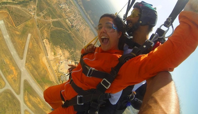 Adrenalina duranle el salto en paracaidas