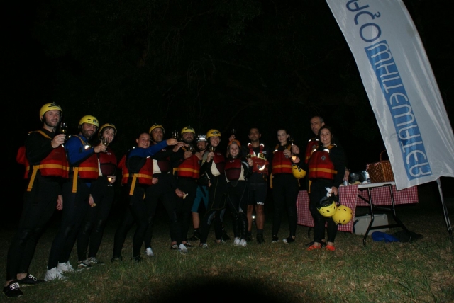 Grupo preparado para el rafting