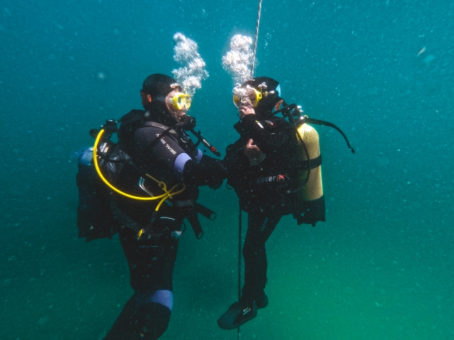 Buceo con una niña 