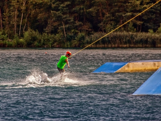 Siguiendo el recorrido con la tabla de wakeboard