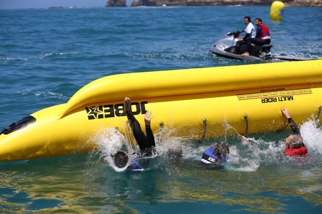 cayendo de banana boat