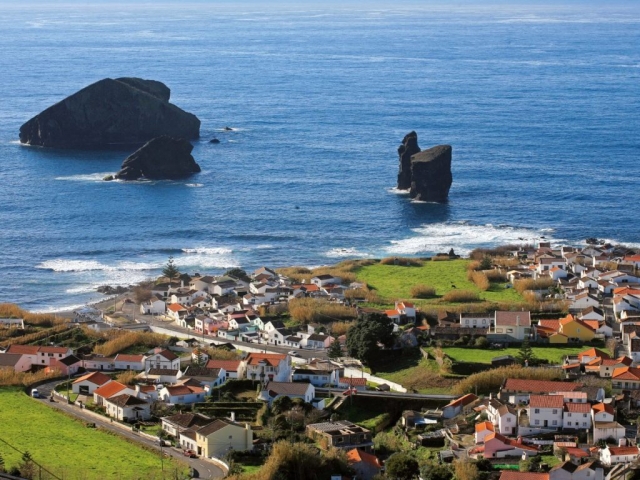 Mosteiros desde el aire