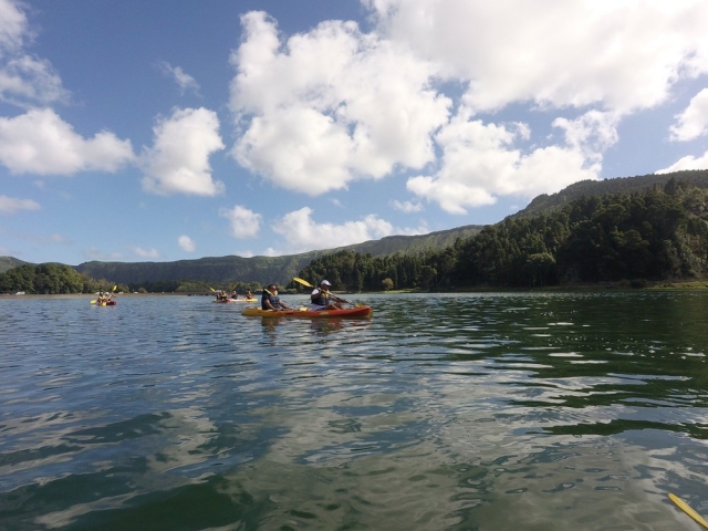 Las Furnas en piragua