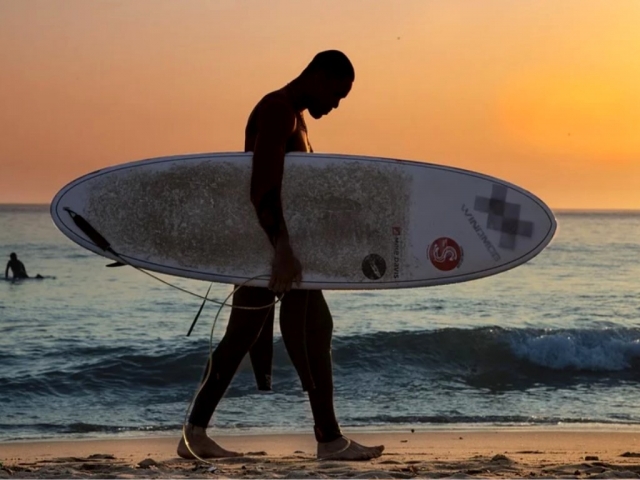 Surf al atardecer