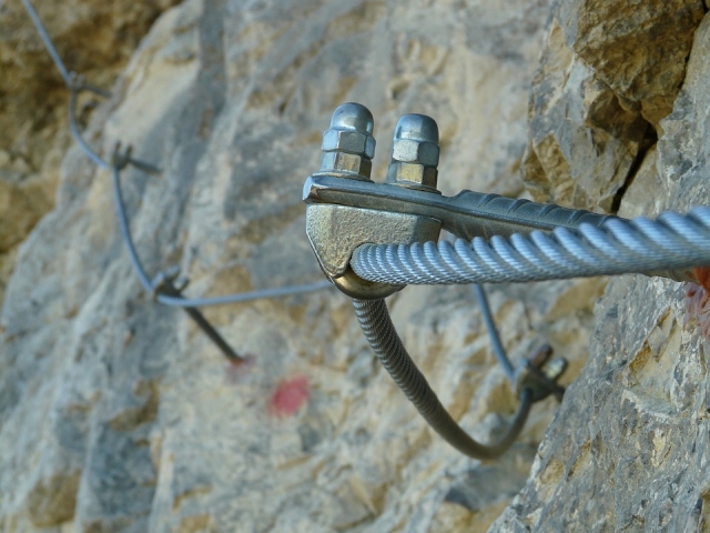 Cables y rieles de la vía ferramarra