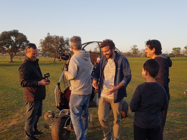 Preparándonos para el vuelo en paramotor