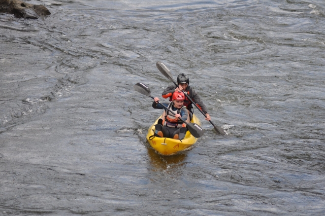 remando entre corrientes