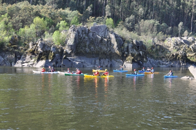 remando por el río
