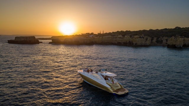 El atardecer en altamar
