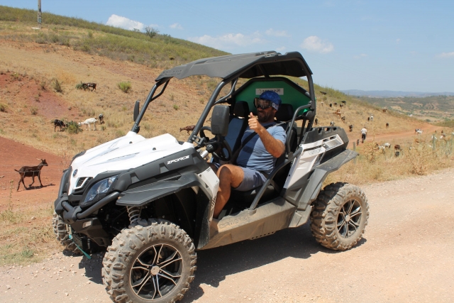 Feliz en el cuatrimoto