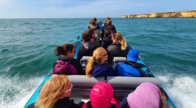 Haciendo nuestro paseo en barco