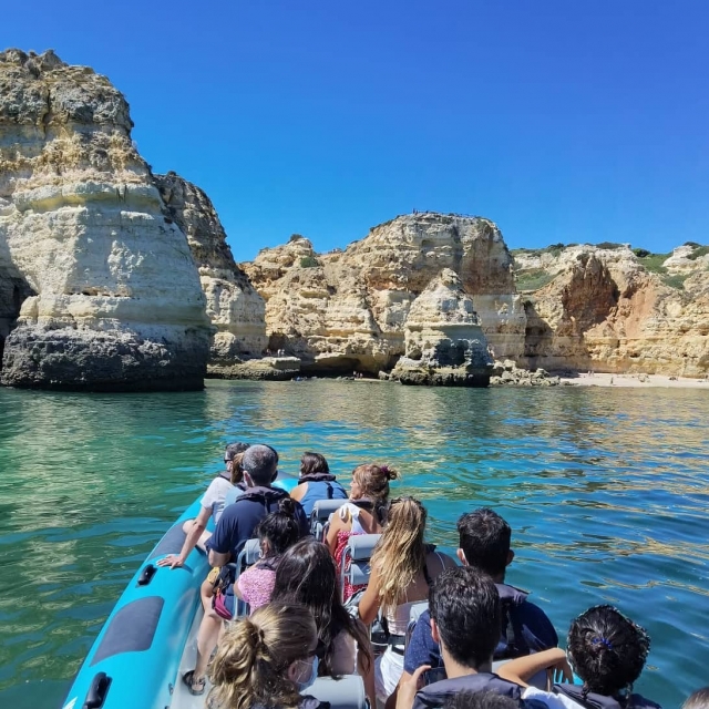 Pbaños en barco por el Algarve