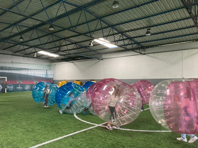 En las pelotas de zorb