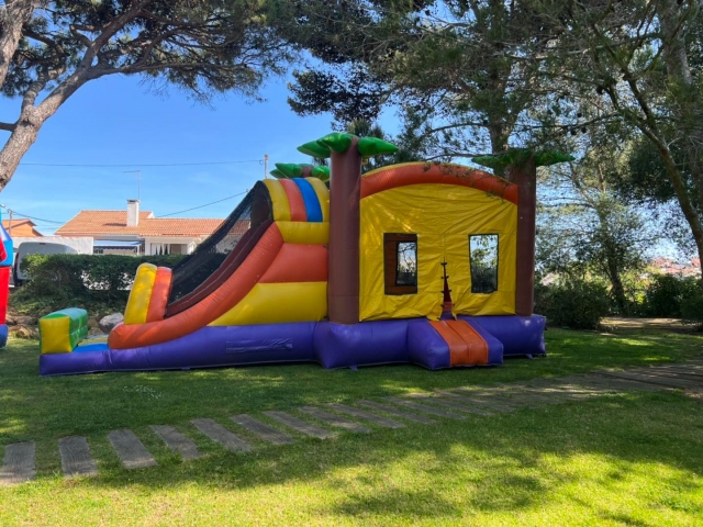 Hinchable en el jardín