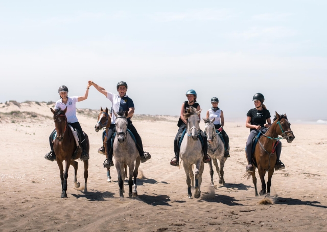 Ruta en familia por la playa a caballo