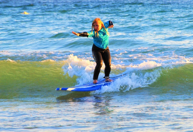 Aprende a surfear con nosotros
