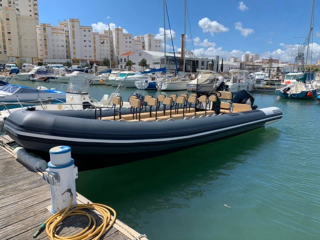 Nuestra embarcación amarrada a puerto